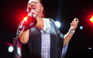 Huyền thoại Boney M và Chris Norman 'đốt cháy' khán giả Hà Nội bằng ký ức